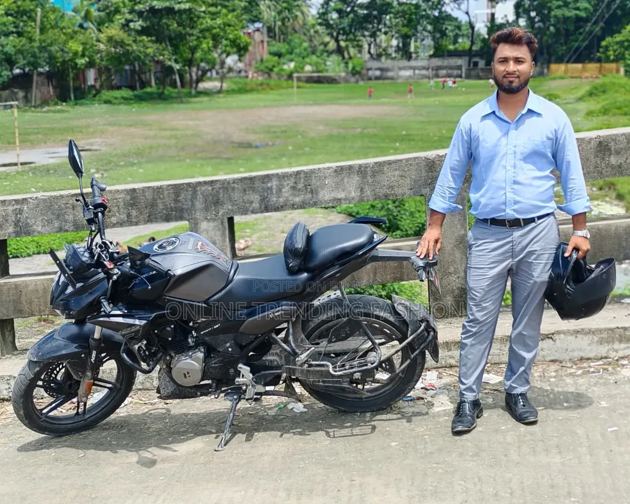 হিরো এক্সট্রিম ১২৫আর ২০২৫ কালো