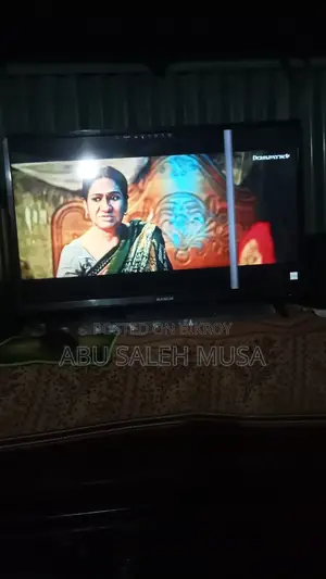 Geepas 32 inch Smart TV for sale - minor scratch on display