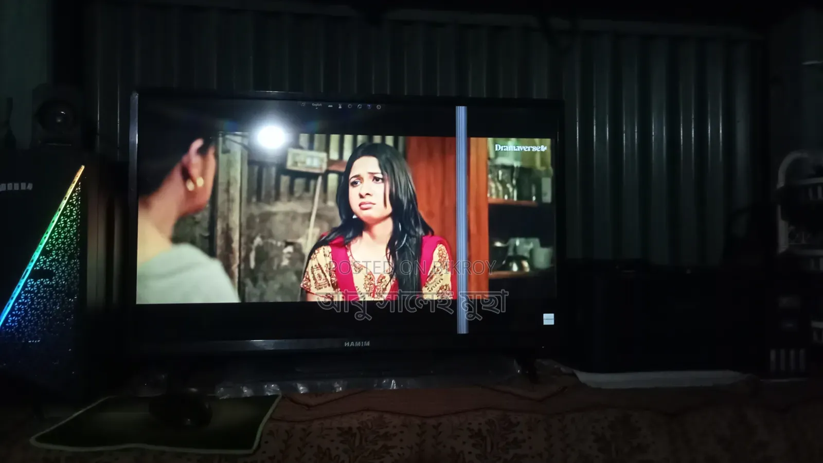 জিও ৩২ ইঞ্চি স্মার্ট টিভি বিক্রি হবে — ডিসপ্লেতে সামান্য দাগ”