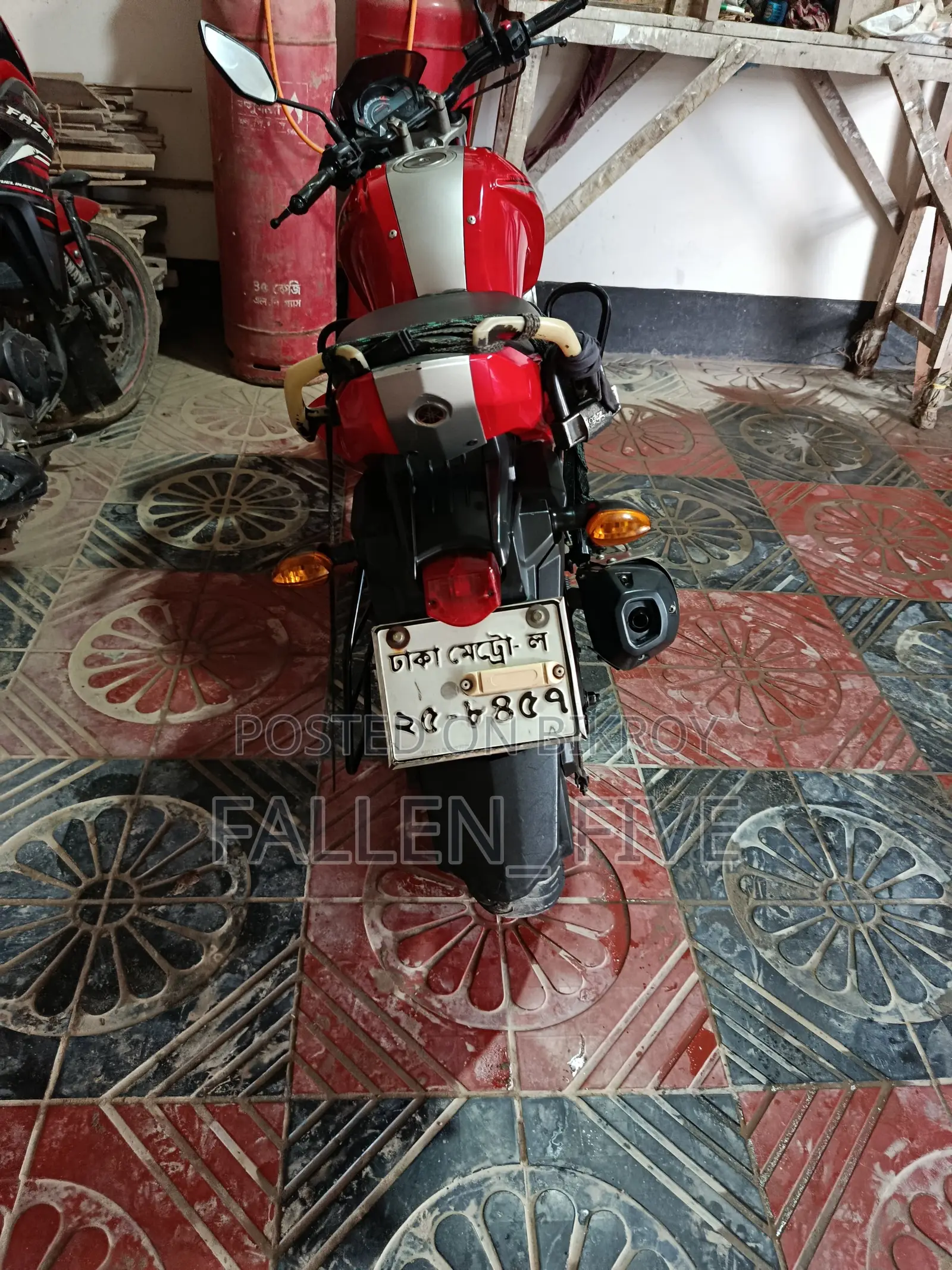 ইয়ামাহা এফজেড ২০১৪ লাল