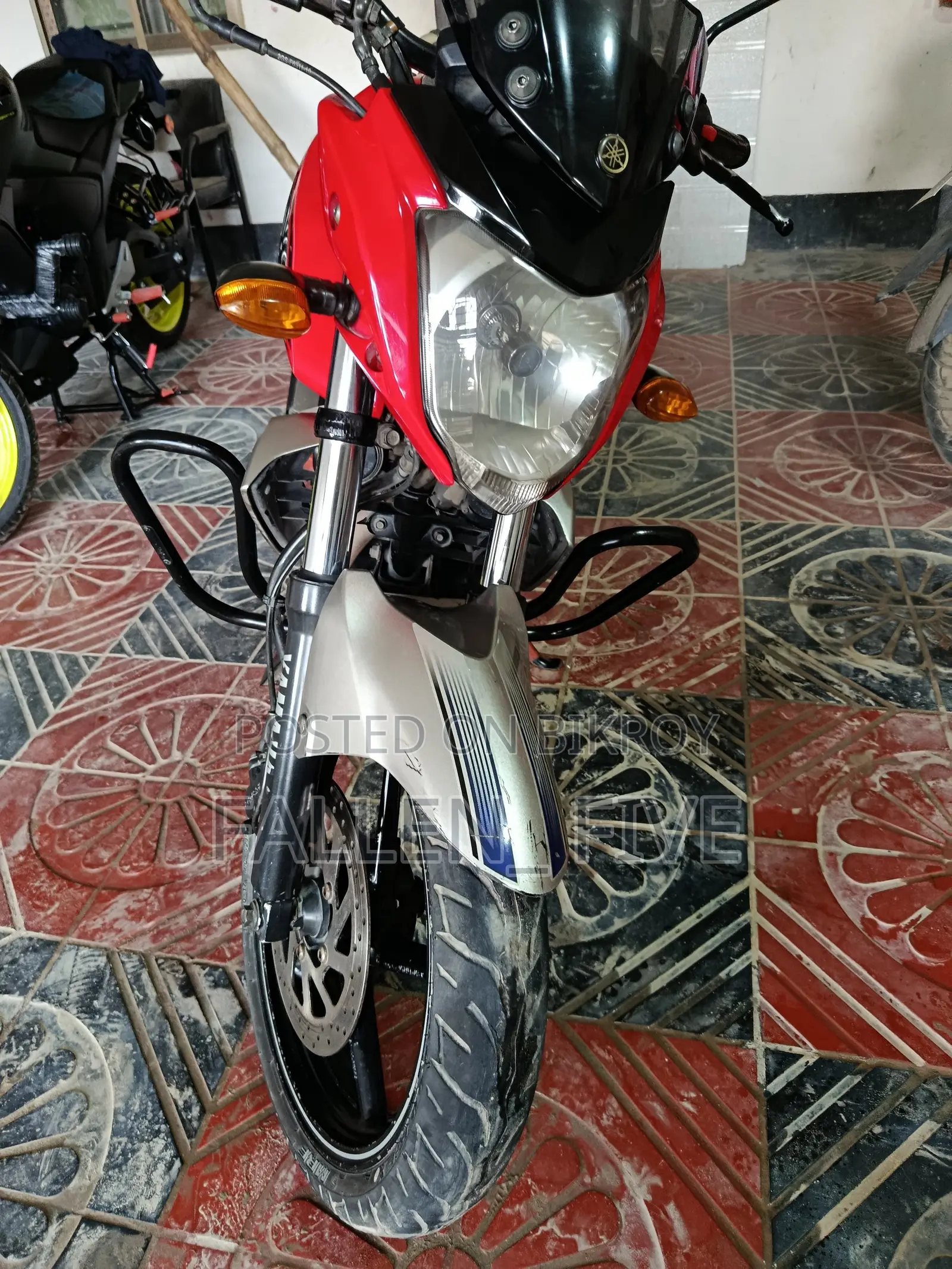 ইয়ামাহা এফজেড ২০১৪ লাল