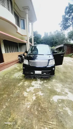 টয়োটা নোয়া ২০০৩ কালো