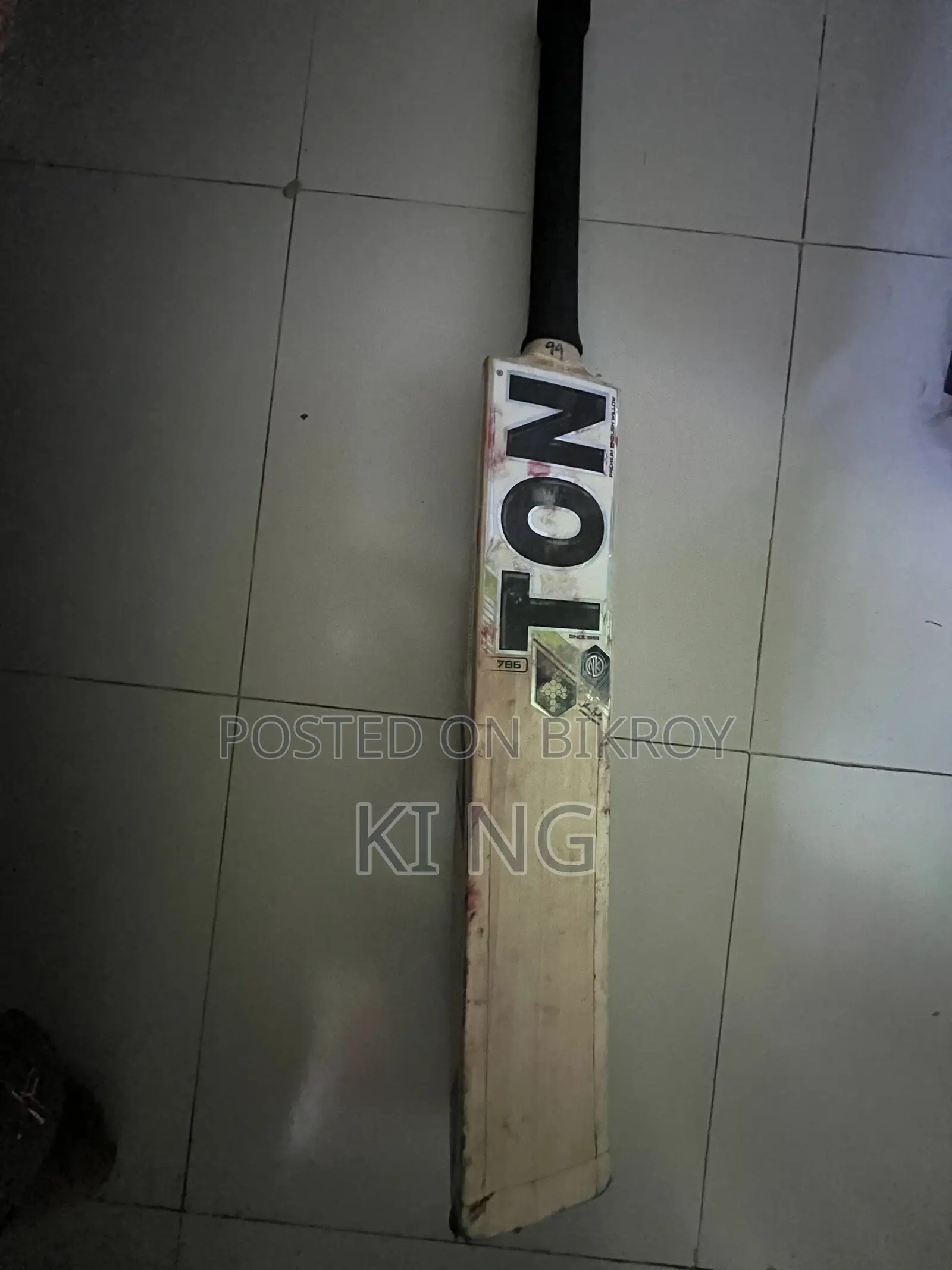 টন ইংলিশ উইলো ক্রিকেট ব্যাট