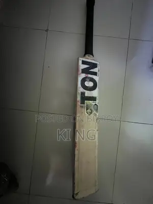 টন ইংলিশ উইলো ক্রিকেট ব্যাট