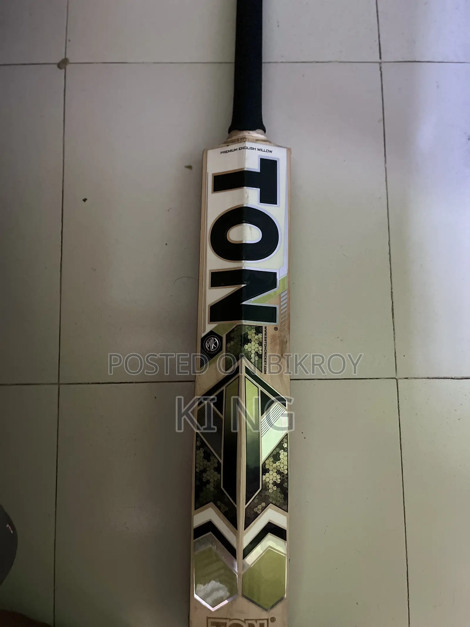 টন ইংলিশ উইলো ক্রিকেট ব্যাট