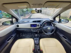 টয়োটা ভিটজ ২০১১ গ্রে