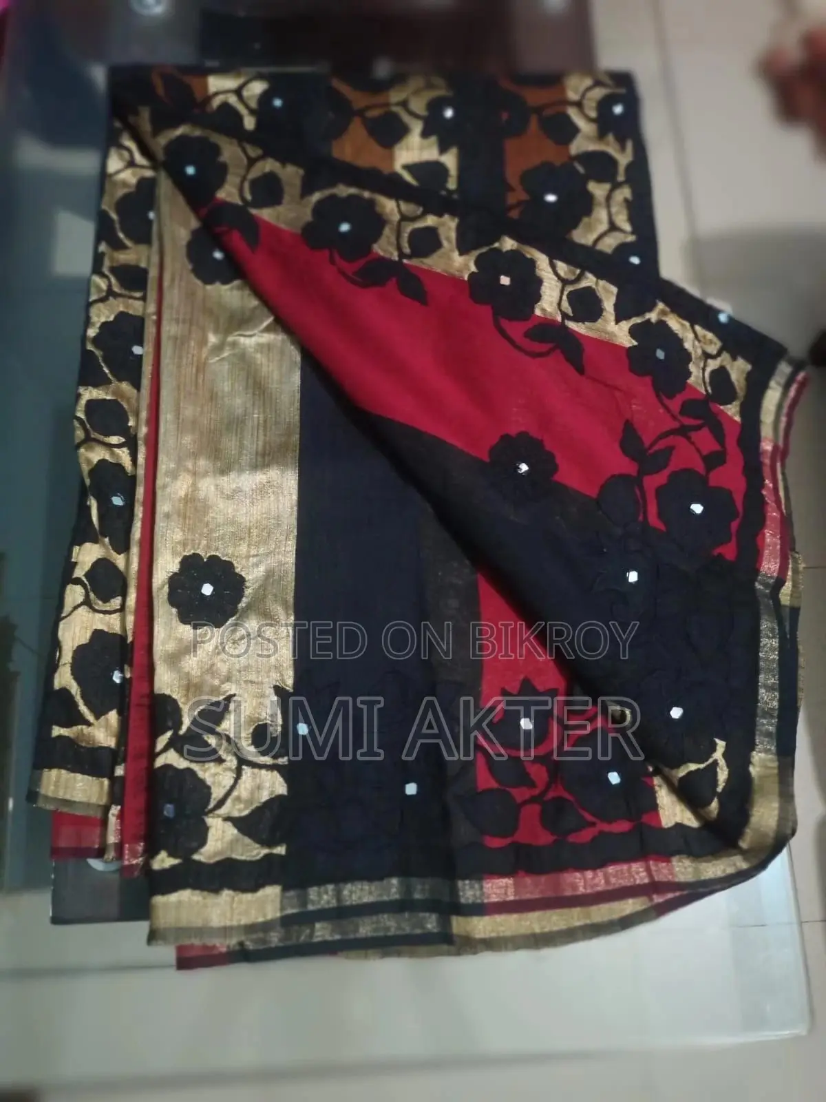 সিল্ক এমব্রয়ডারি শাড়ি