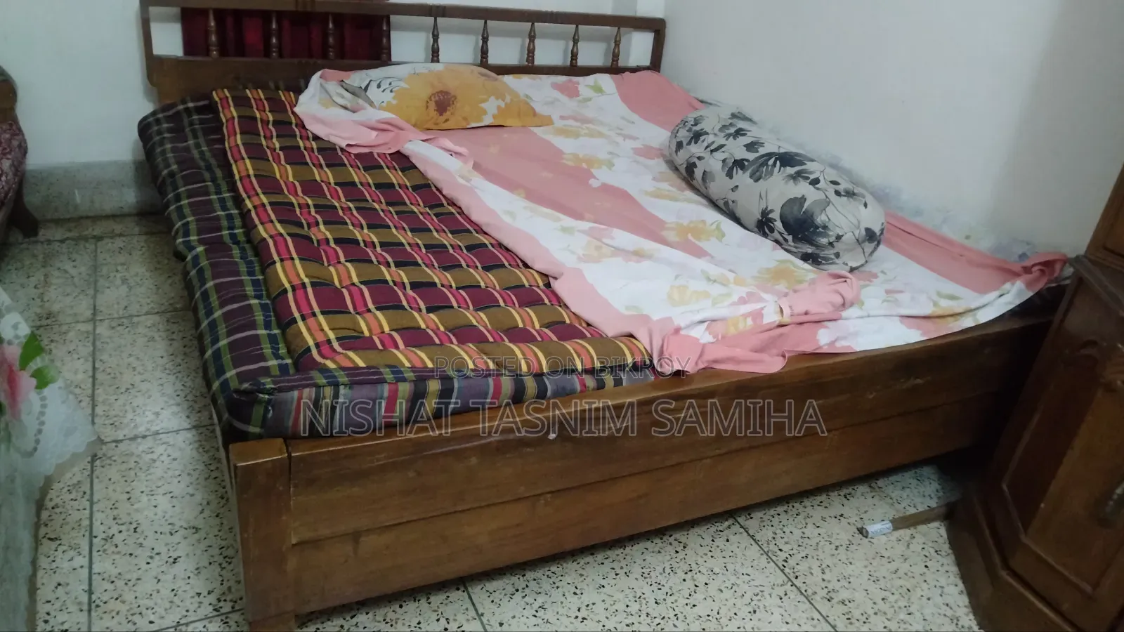 বিক্রির জন্য বড় সাইজের খাট (জাজিম তোশকসহ)