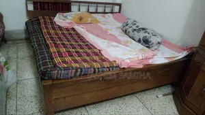 বিক্রির জন্য বড় সাইজের খাট (জাজিম তোশকসহ)