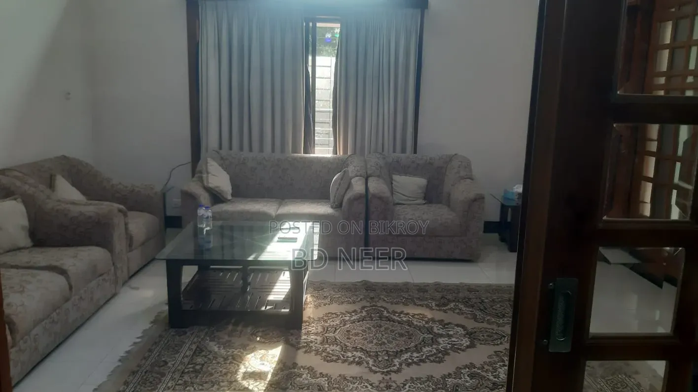 Furnished 4-Bedroom Apartment in Gulshan for rent