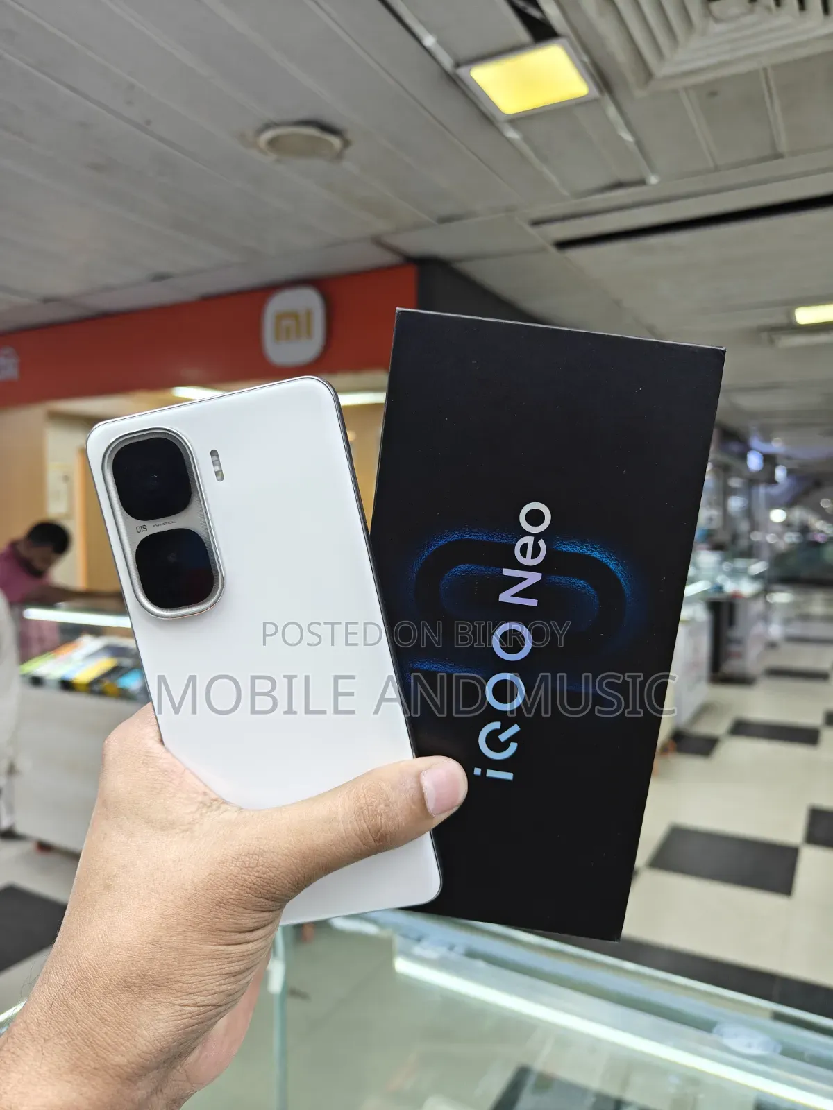 iQOO 256 GB White