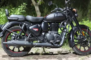 রয়েল এনফিল্ড ক্লাসিক ৩৫০ ২০২৫ ব্ল্যাক