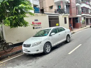 টয়োটা অ্যাক্সিও ২০১২ সাদা