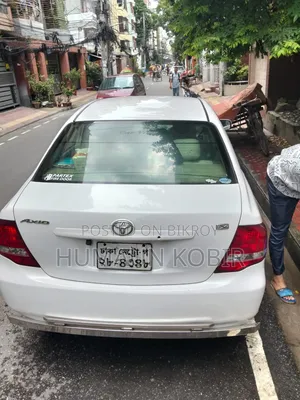 টয়োটা অ্যাক্সিও ২০১২ সাদা