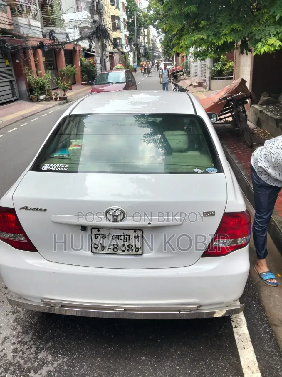 টয়োটা অ্যাক্সিও ২০১২ সাদা