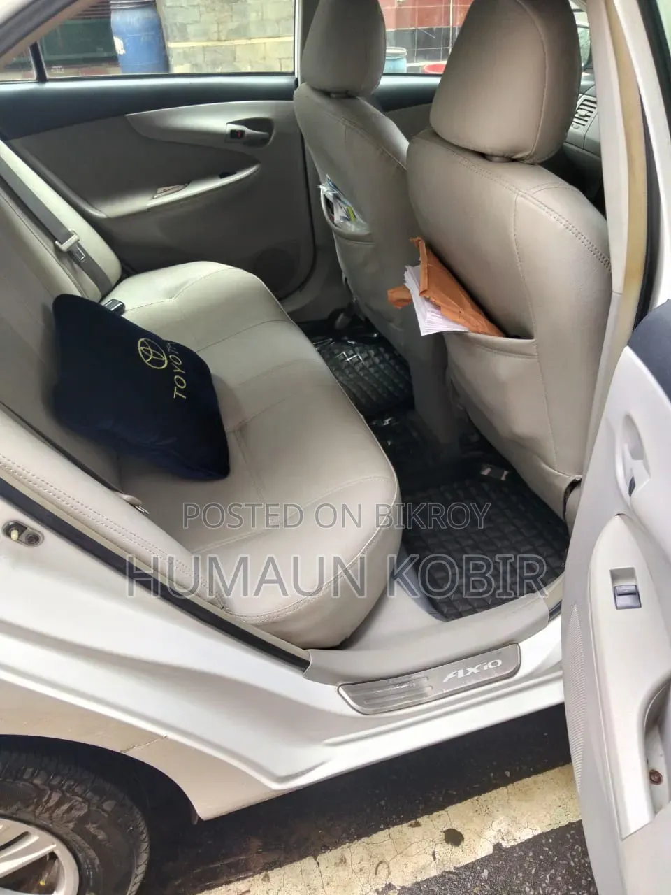 টয়োটা অ্যাক্সিও ২০১২ সাদা