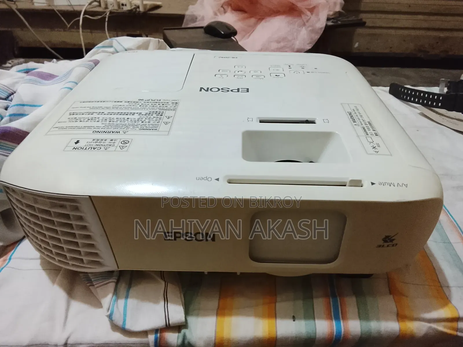 প্রজেক্টর বিক্রি হবে আন্তর্জাতিক ৪৪০০ লুমেন্সের