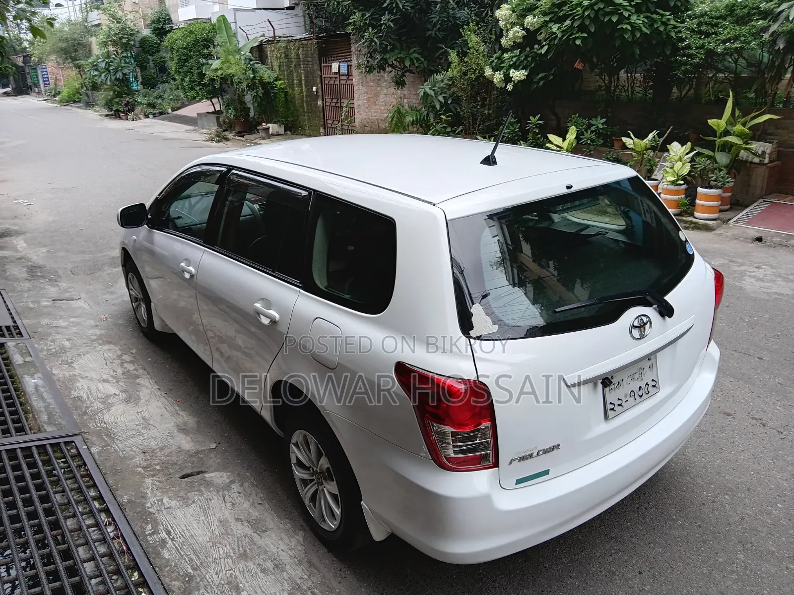 টয়োটা করোল্লা ফিল্ডার ২০১১ সাদা