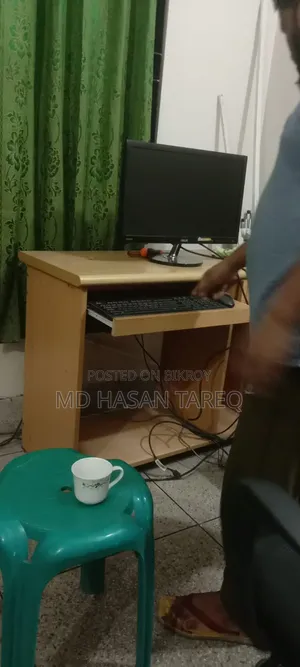 অফিস টেবিল ৮ টি