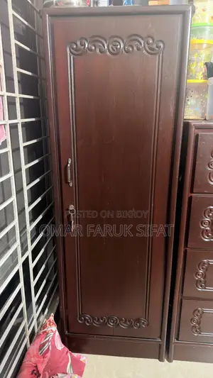 মেহগনি কাঠের আলমিরা