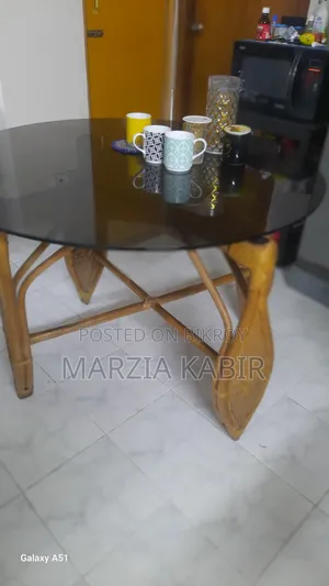 ডাইনিং টেবিল