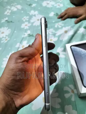 Apple iPhone XR 64 GB White