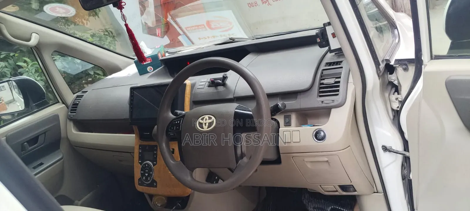 Toyota Noah 2010 White