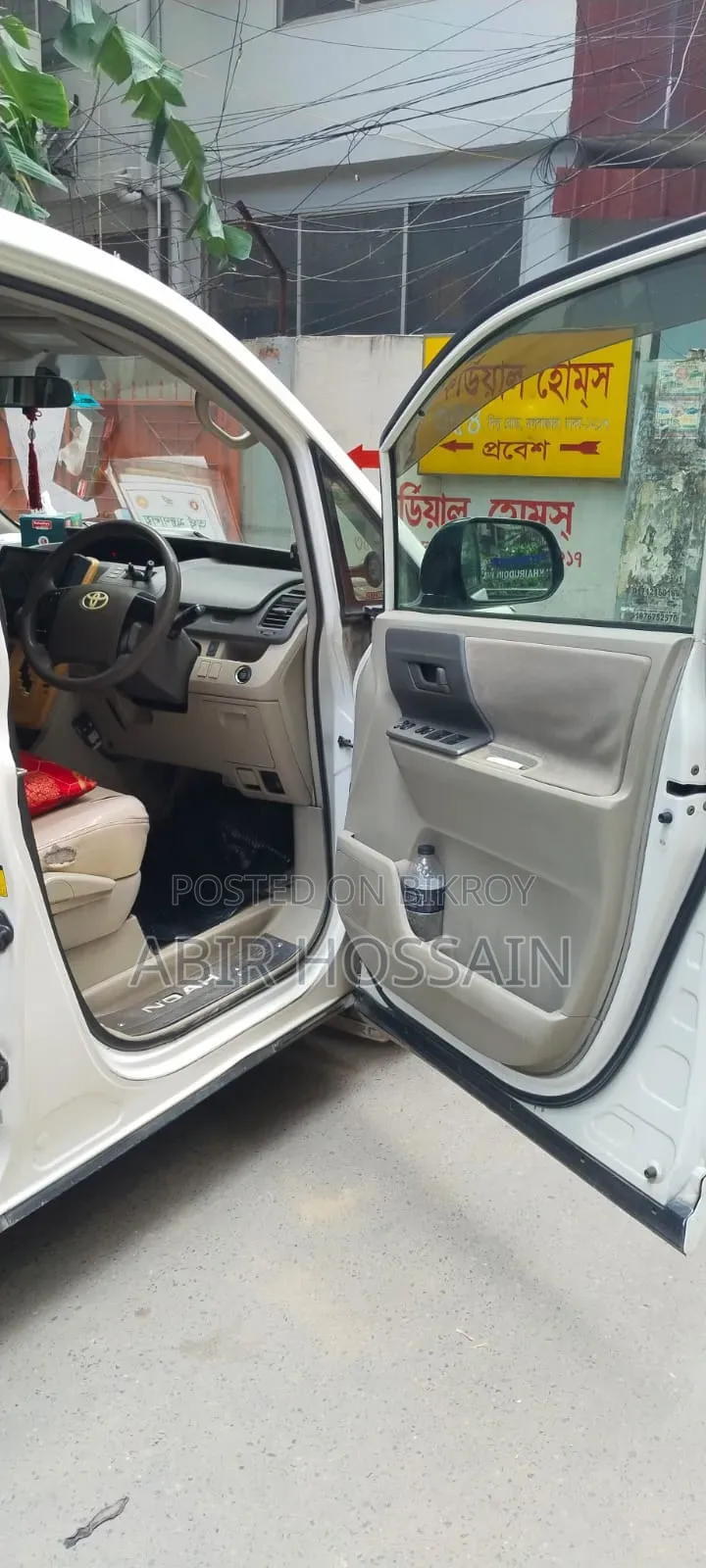 Toyota Noah 2010 White