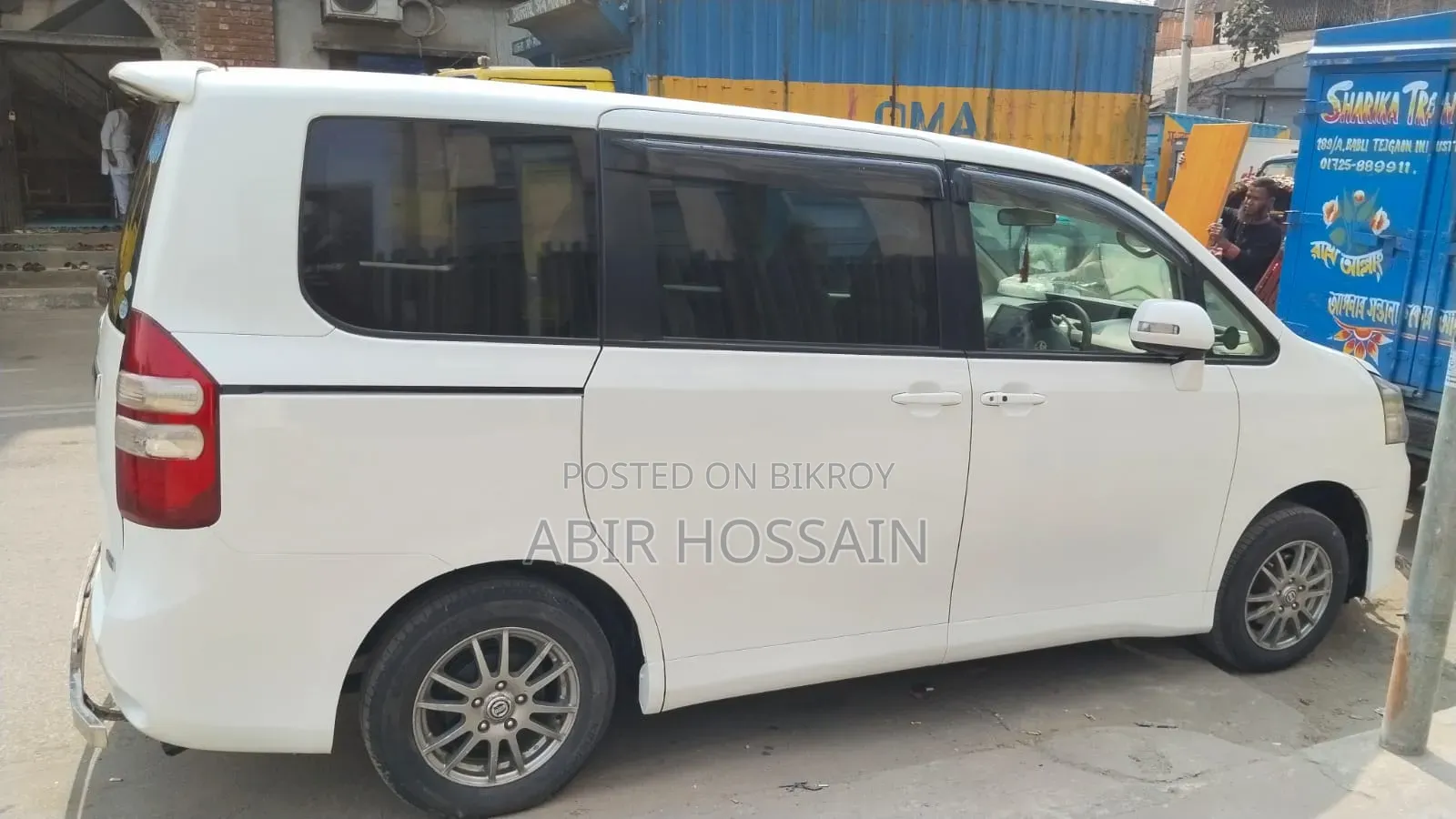 Toyota Noah 2010 White
