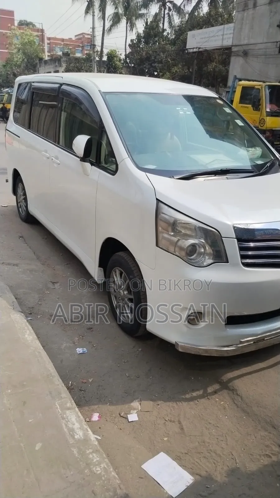 Toyota Noah 2010 White
