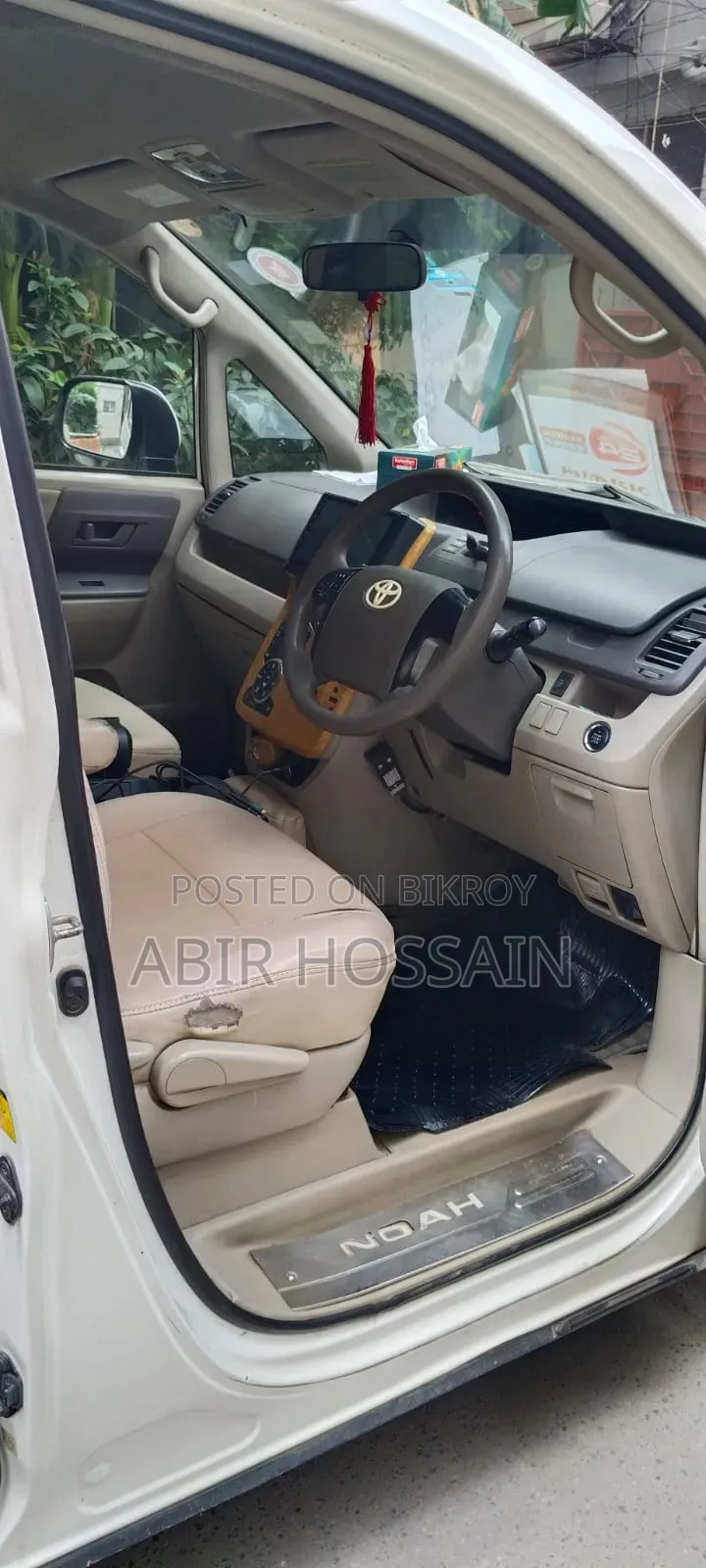 Toyota Noah 2010 White