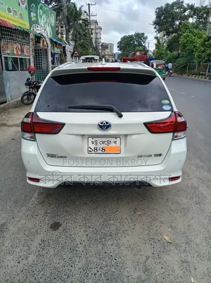 Toyota Corolla Fielder 2018 Pearl