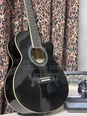 সম্পূর্ণ নতুন এবং ফ্রেশ কন্ডিশন গিটার