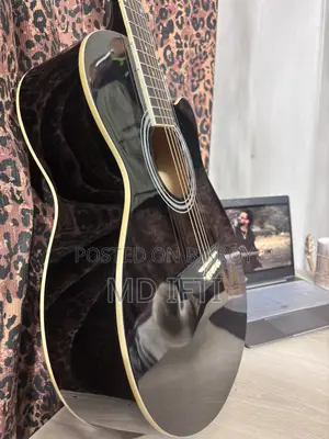 সম্পূর্ণ নতুন এবং ফ্রেশ কন্ডিশন গিটার