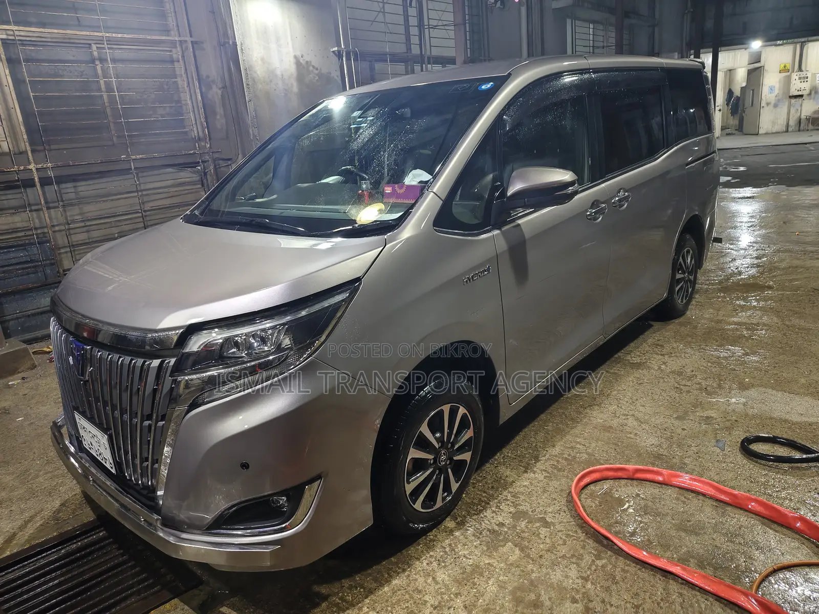 Toyota Esquire 1.8 Front-Wheel Drive Hybrid (7 Seater) 2017 Brown
