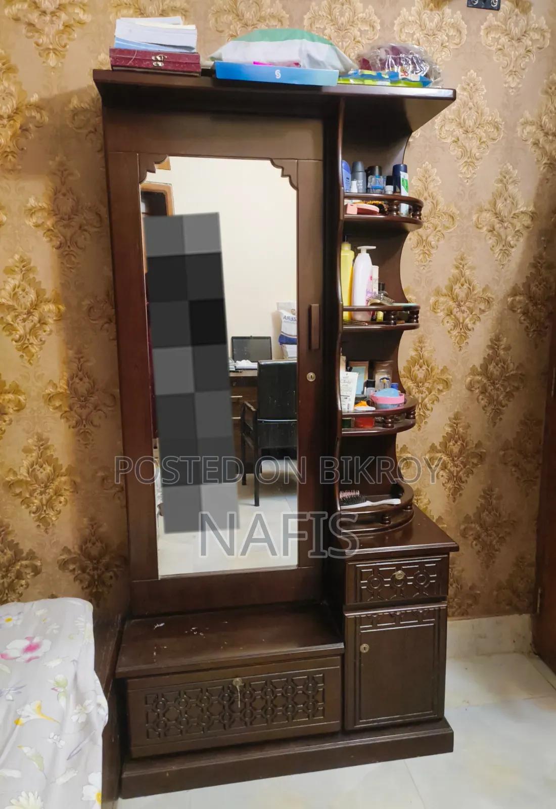 ড্রেসিং টেবিল