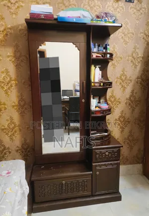 ড্রেসিং টেবিল