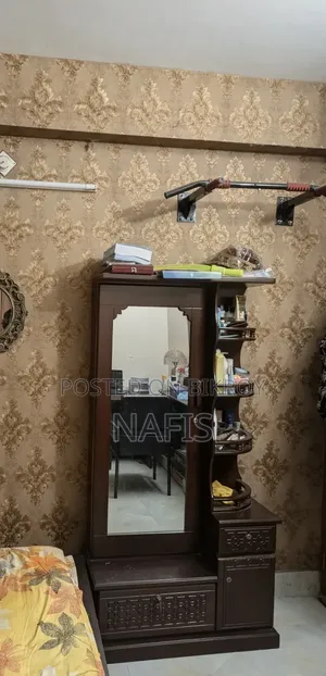 ড্রেসিং টেবিল