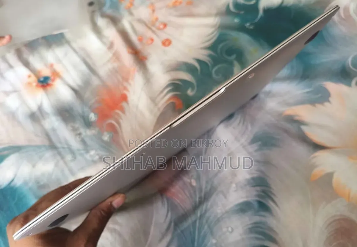 ল্যাপটপ অ্যাপল ম্যাকবুক এয়ার ৪জিবি ইন্টেল কোর আই৫ এসএসডি ২৫৬জিবি
