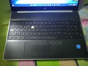 Laptop HP 15-dy1031wm 8GB Intel Core i5 SSD 256GB