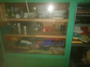 একটি স্টিলের শোকেষ আলমারী বিক্রয় করা হবে
