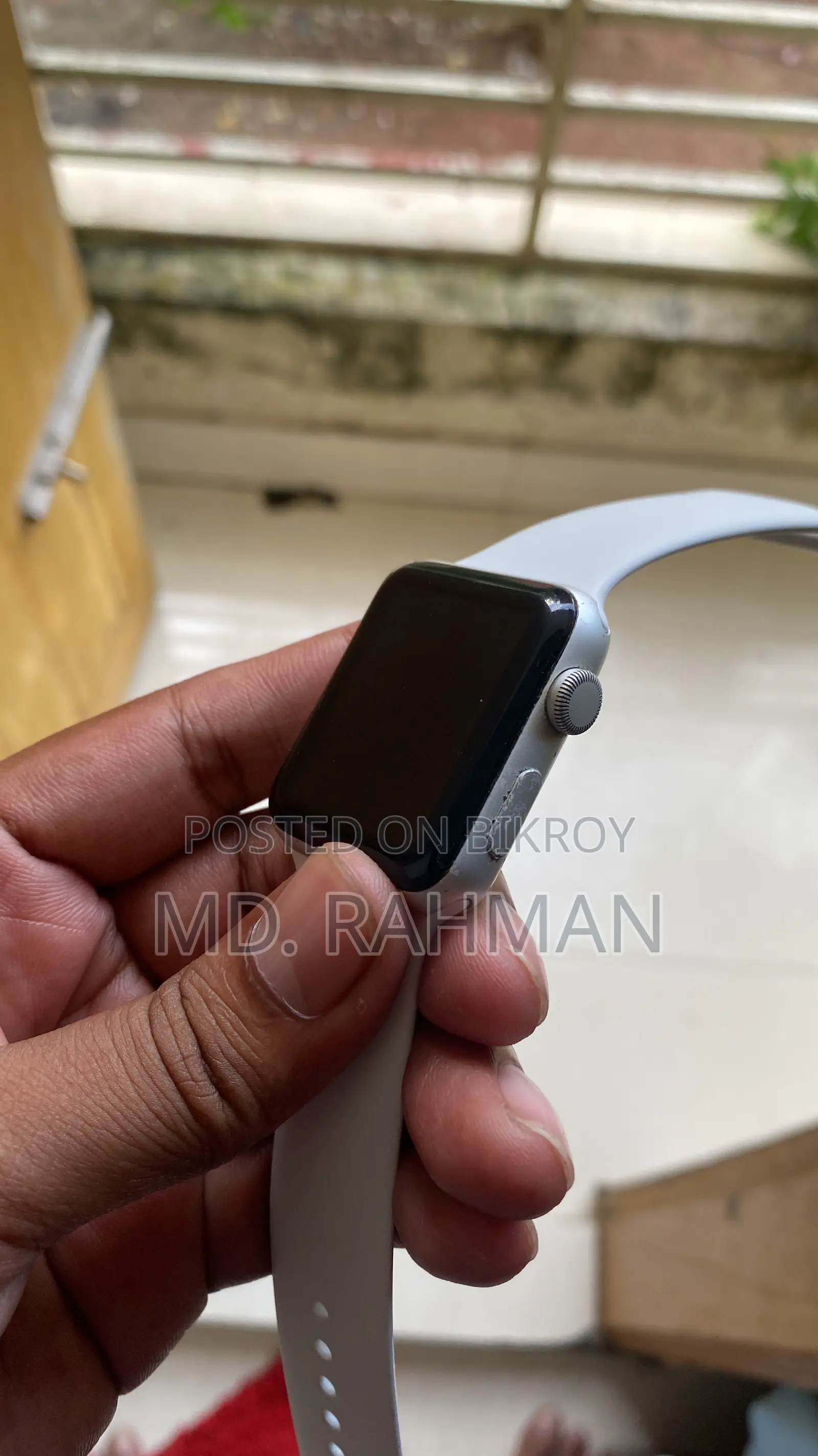 Apple Watch Series 3 (42mm Silver) Aluminum With White Sport Band GPS
