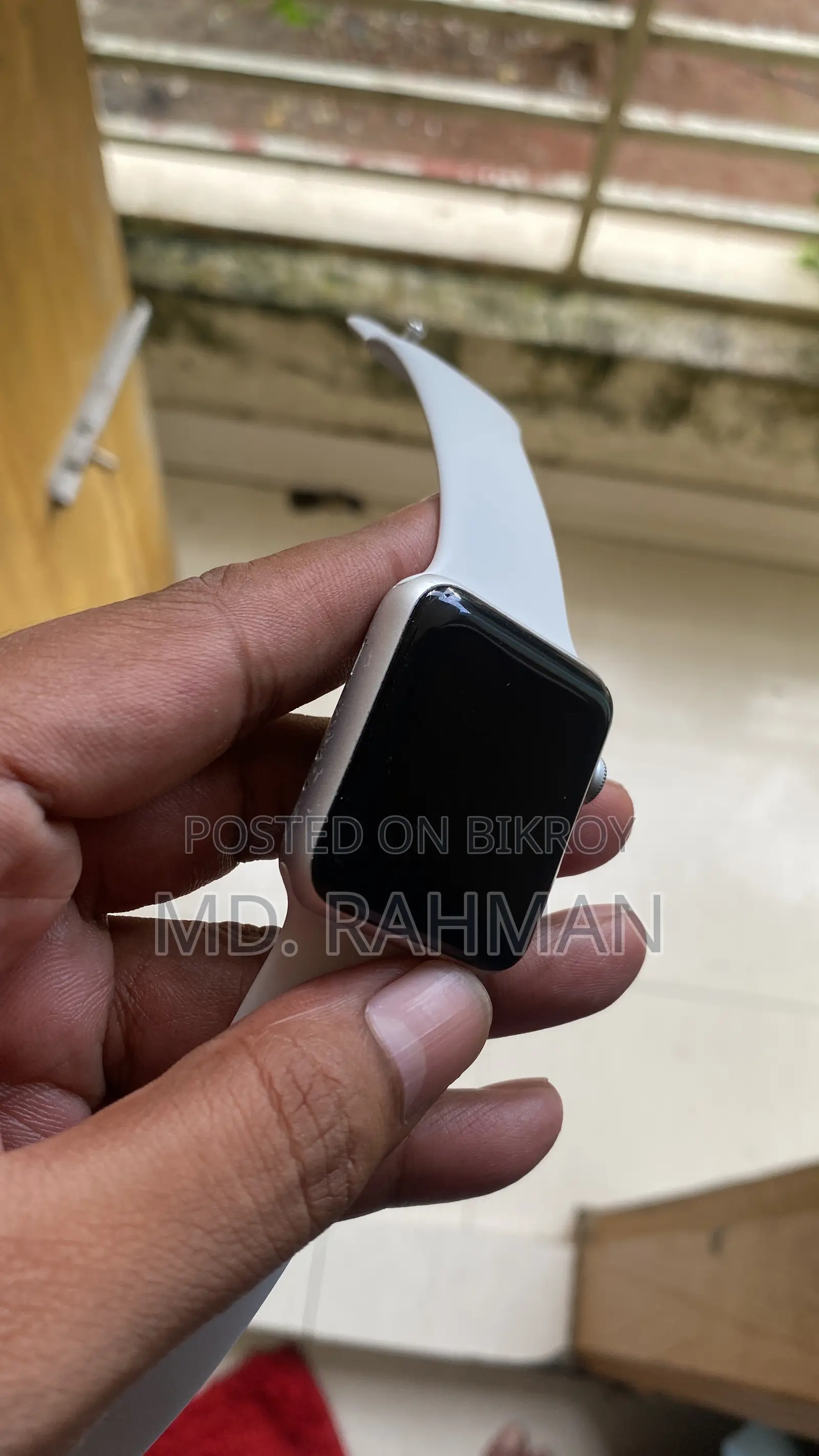 Apple Watch Series 3 (42mm Silver) Aluminum With White Sport Band GPS