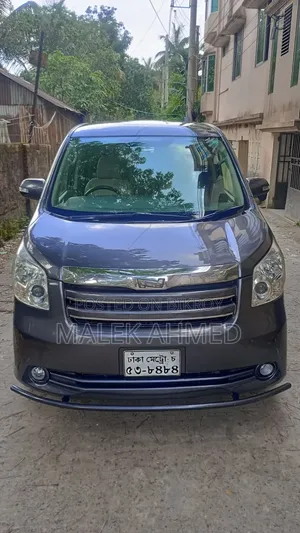 টয়োটা নোয়া ২০০৯ গ্রে