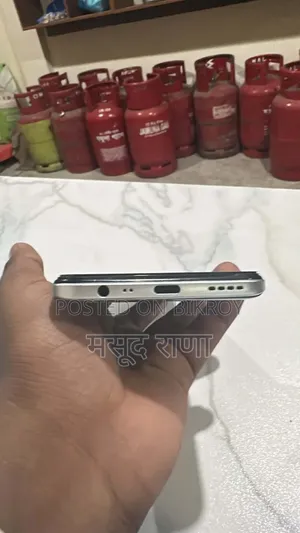 রিয়েলমি ১২৮ জিবি সিলভার