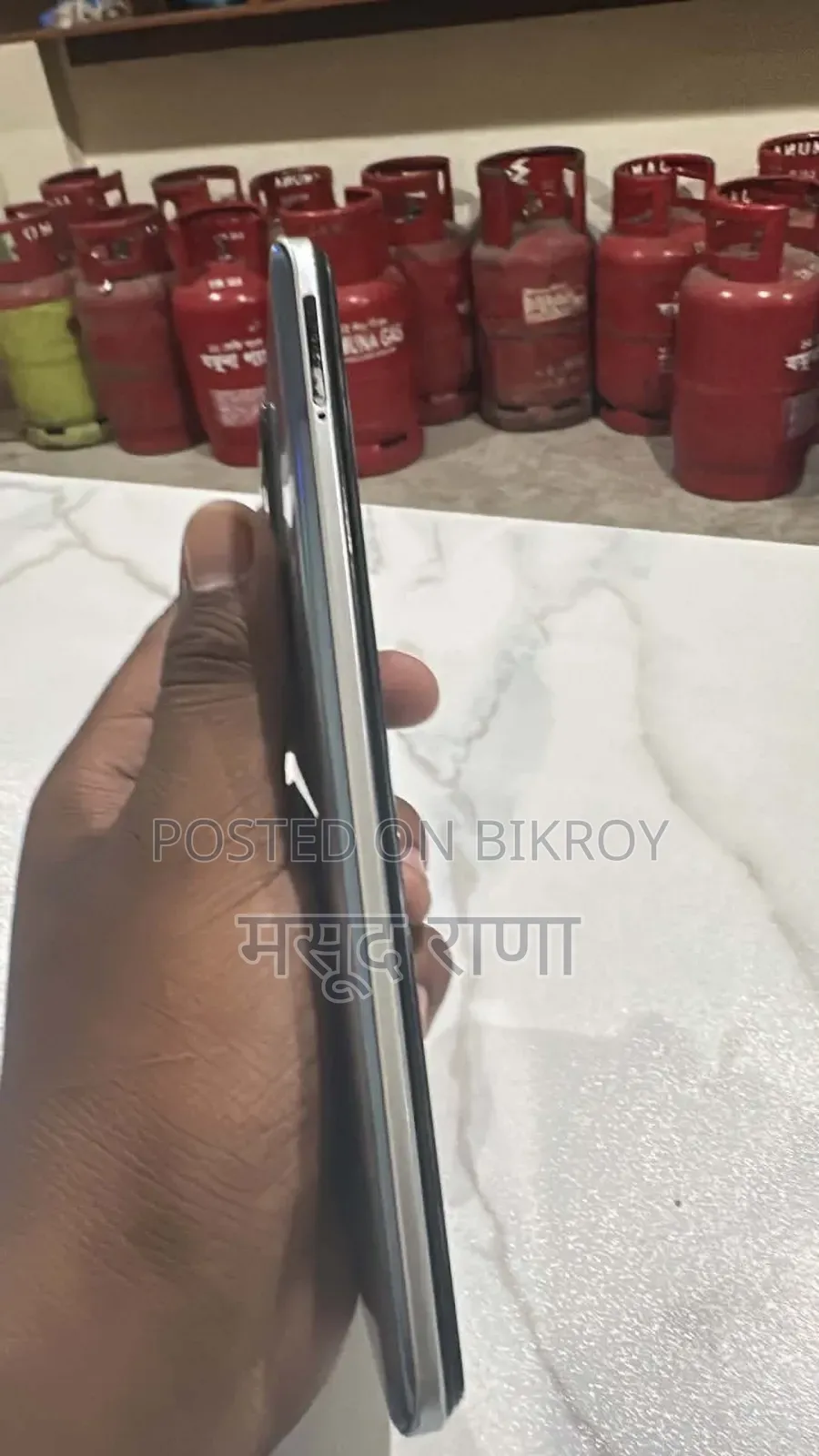 রিয়েলমি ১২৮ জিবি সিলভার