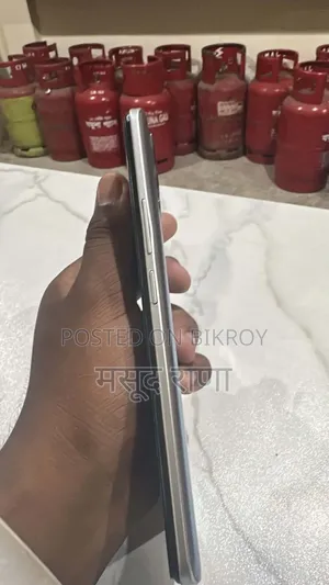 রিয়েলমি ১২৮ জিবি সিলভার