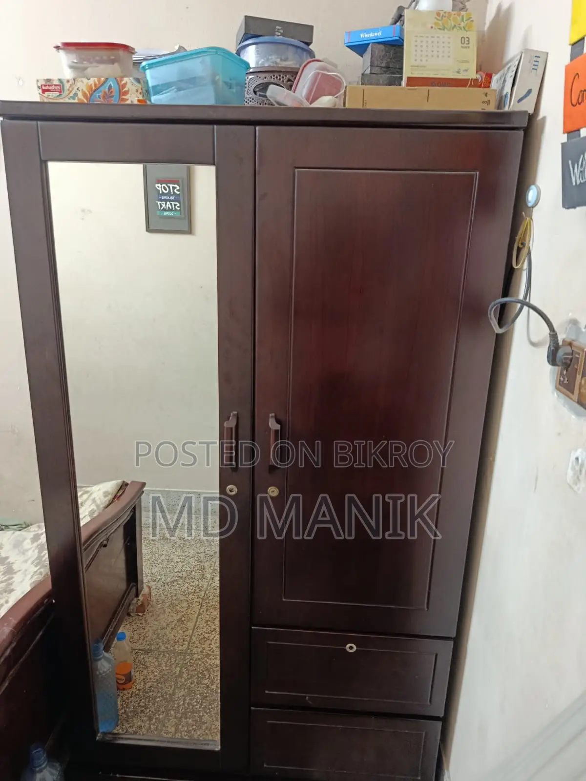 Almari/Wardrobe Fress Almari / Wardrobe With Full Mirror Drawers.