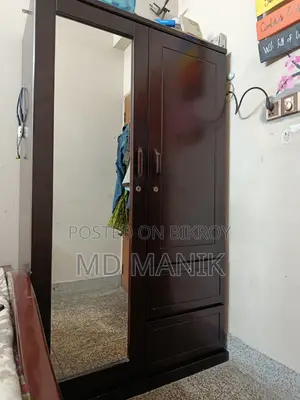 Almari/Wardrobe Fress Almari / Wardrobe With Full Mirror Drawers.