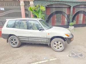 Toyota RAV4 1995 White